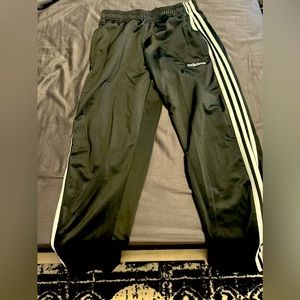 NWOT Adidas casual athletic pants Men’s Medium